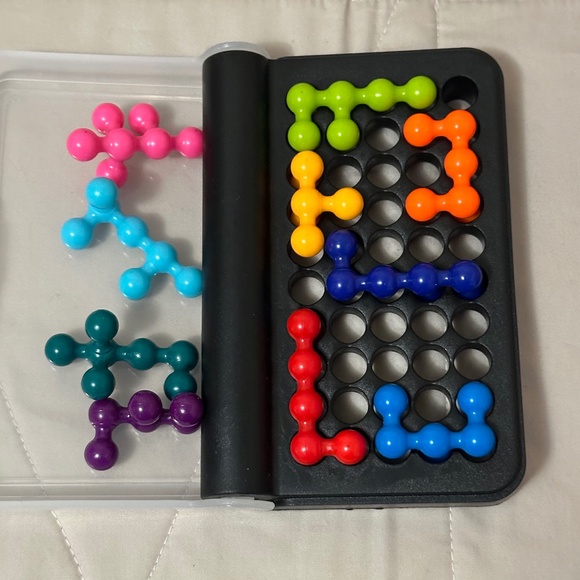 IQ fit. Fun brain teaser/strategy game where you Make the pieces fit together. - Picture 3 of 13